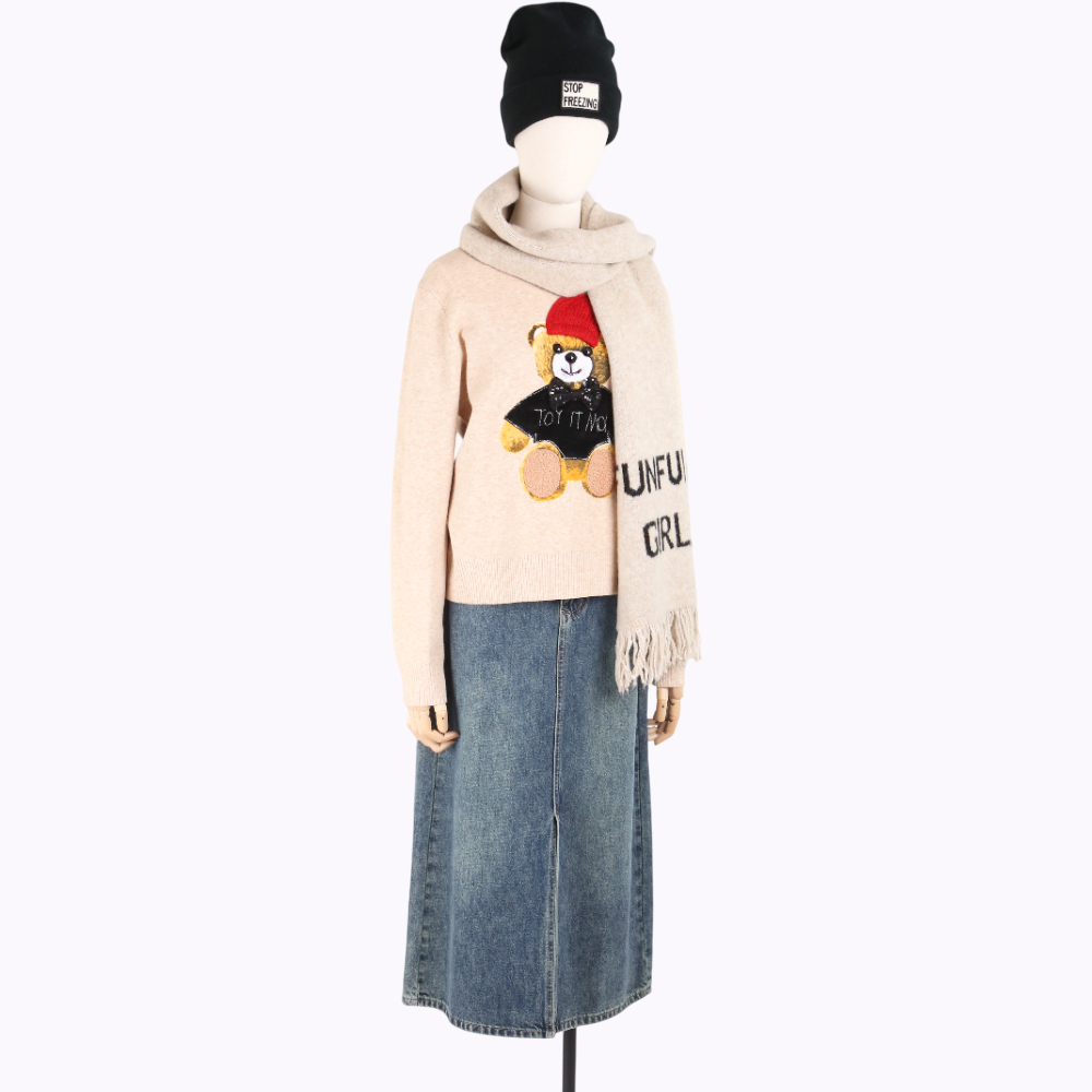 ARIES  俏麗率性立體熊熊圖案燙貼繡針織衫