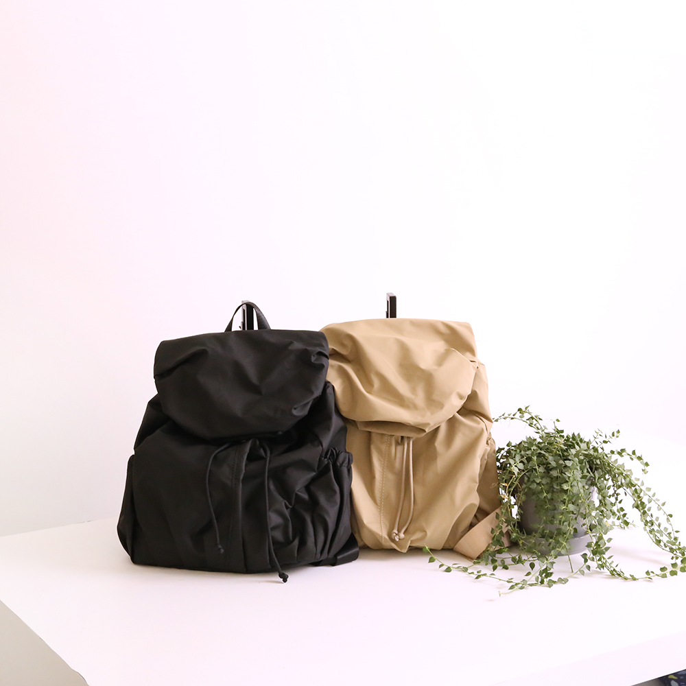 YINHWA 輕巧簡約休閒後背包 